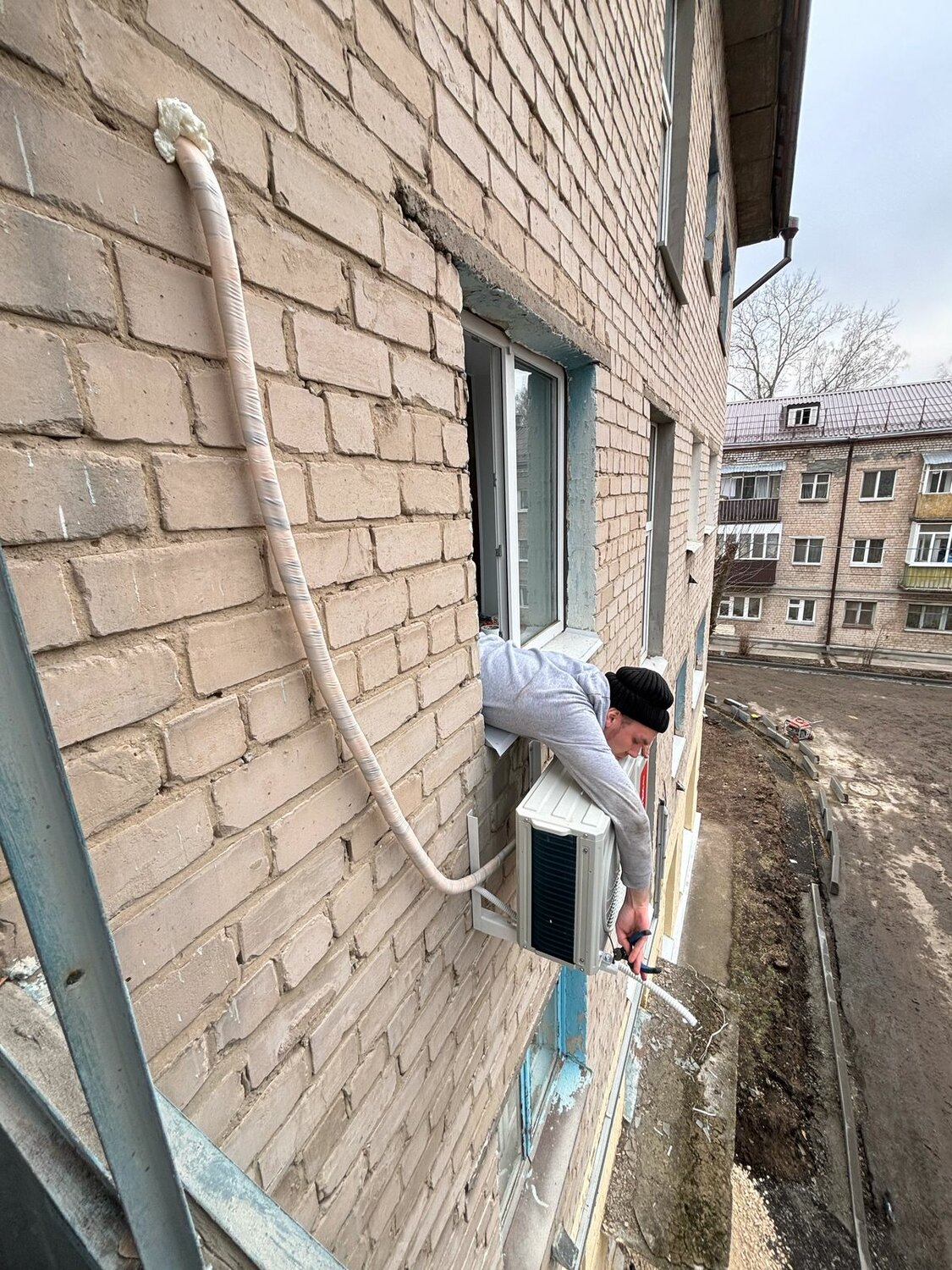 кондиционер монтаж, установка кондиционера, демонтаж кондиционера внутренний наружный блок кондиционера, демонтаж кондиционера, монтаж внешнего блока кондиционера