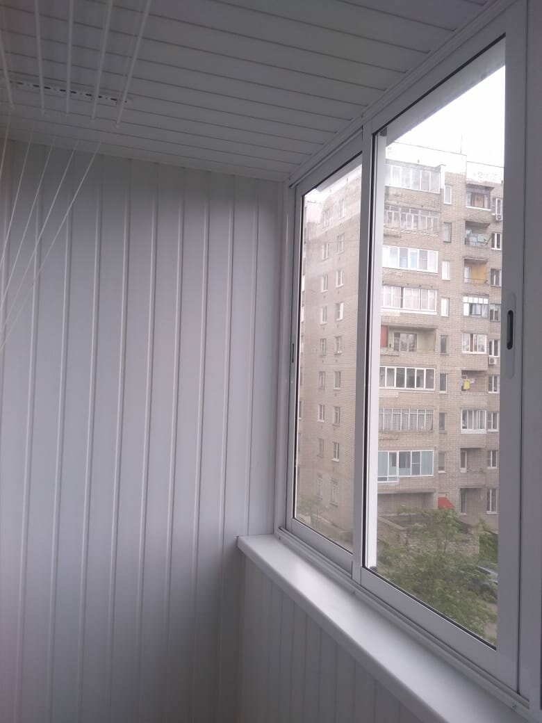 обшивка балкона вагонкой пвх, пластиковая вагонка для балкона, вагонка пвх балкон, отделка балкона в хрущевке в реутове, остекление балконов и лоджий