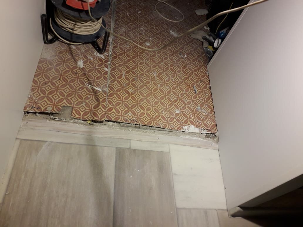 напольное покрытие, плитка под ламинат с ламинатом, линолеум, ламинат, пол