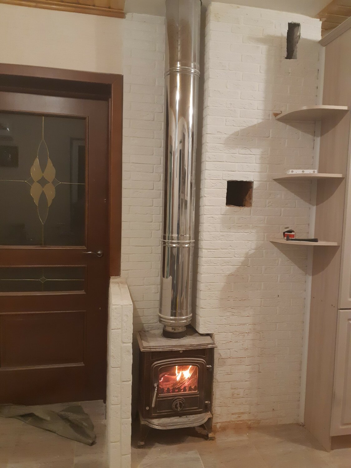 печь экокамин бавария дымоход, печь вертикаль теплодар, печь-камин thorma borgholm, печь с прямым дымоходом, печь камин енисей дымоход через стену