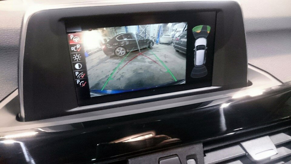 камера заднего вида bmw f48, камера заднего вида bmw x1, камера заднего вида, крепление камеры заднего вида bmw x5 f15, камера заднего вида бмв g30