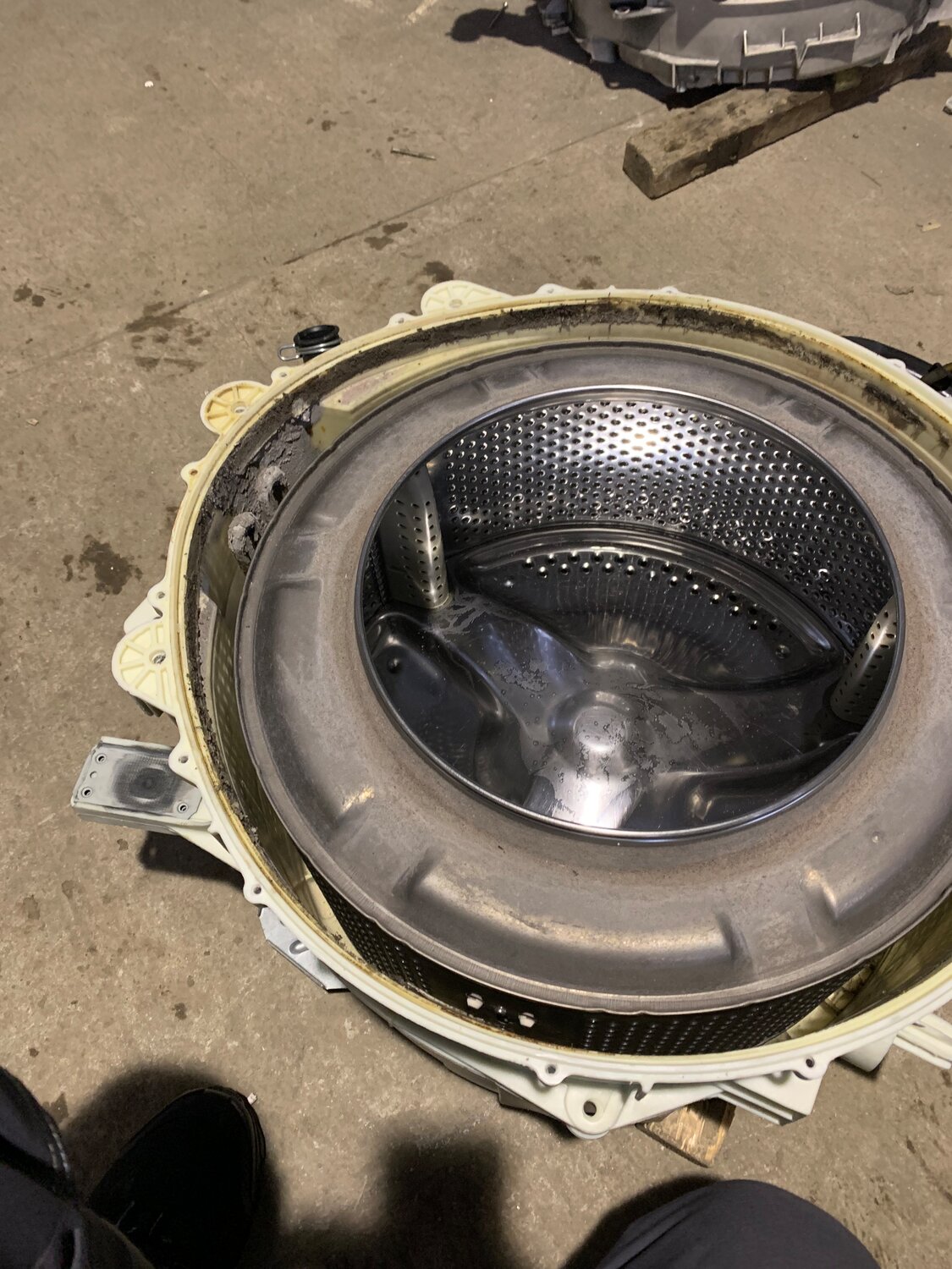 бак стиральной машины indesit wdn876wf, распиленный бак стиральной машины индезит, бак стиральной машины 148026340, бак стиральной машины индезит, бак стиральной машины индезит 034334