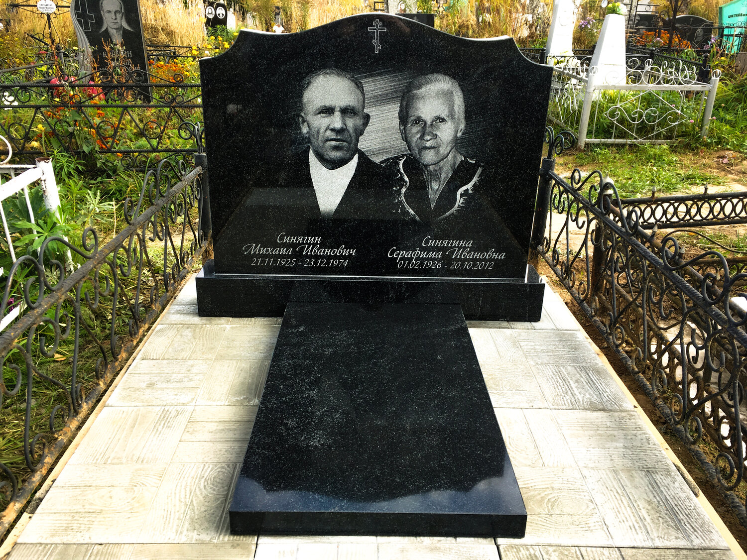 памятник, двойные памятники на могилу, могила, надгробные памятники, памятники на двоих из гранита