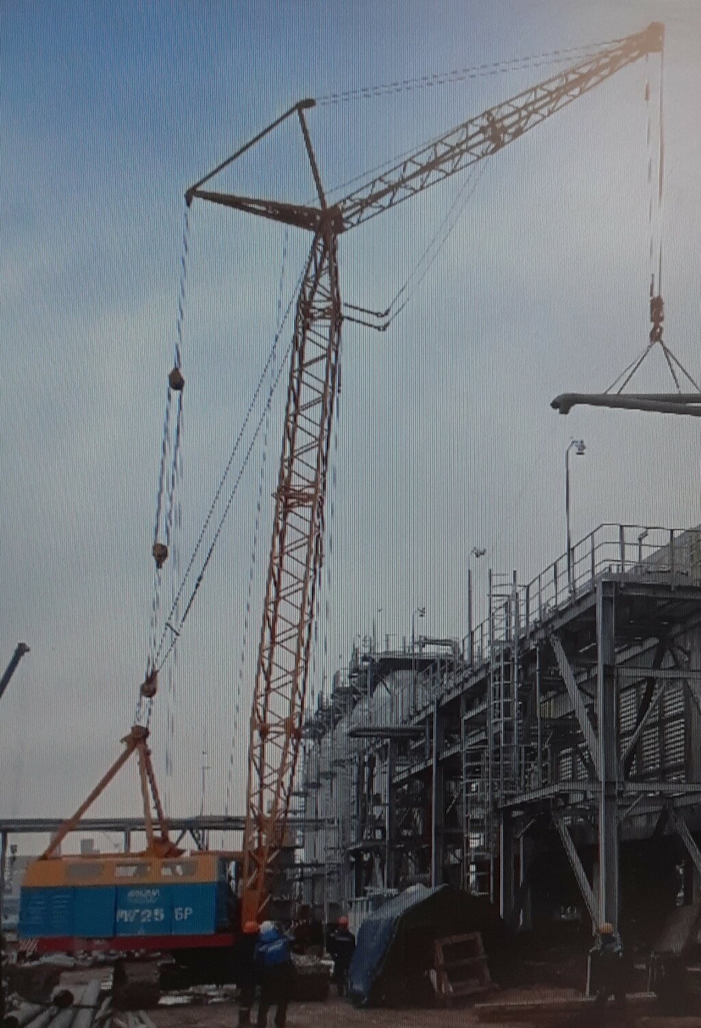 башенный кран мкг-25, кран demag курская аэс 2, безоголовочный башенный кран comansa, башенный кран, строительство
