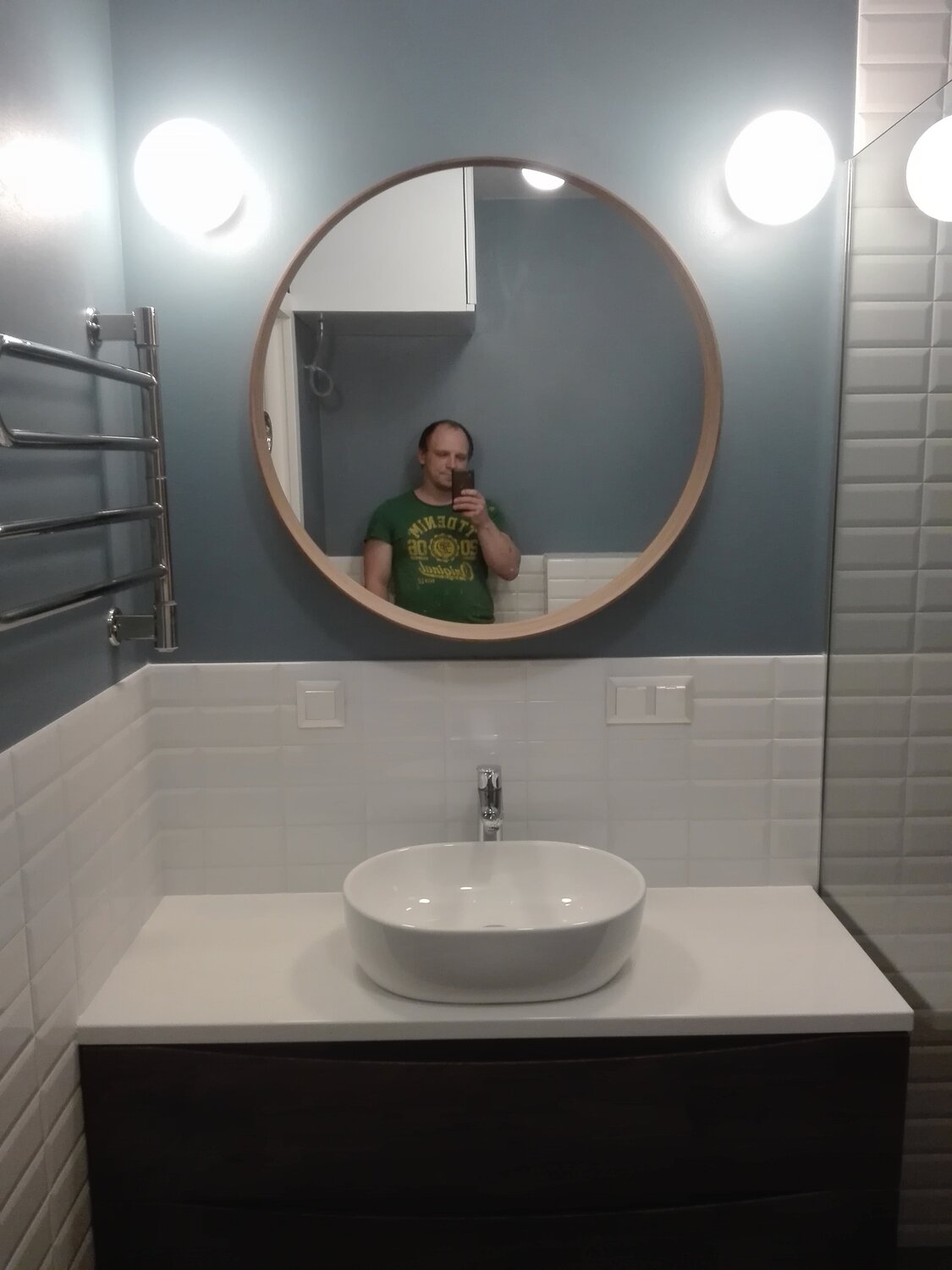 круглое зеркало в ванную, круглое зеркало с подсветкой в ванную, санузел, икеа зеркало стокгольм 60, ванная комната