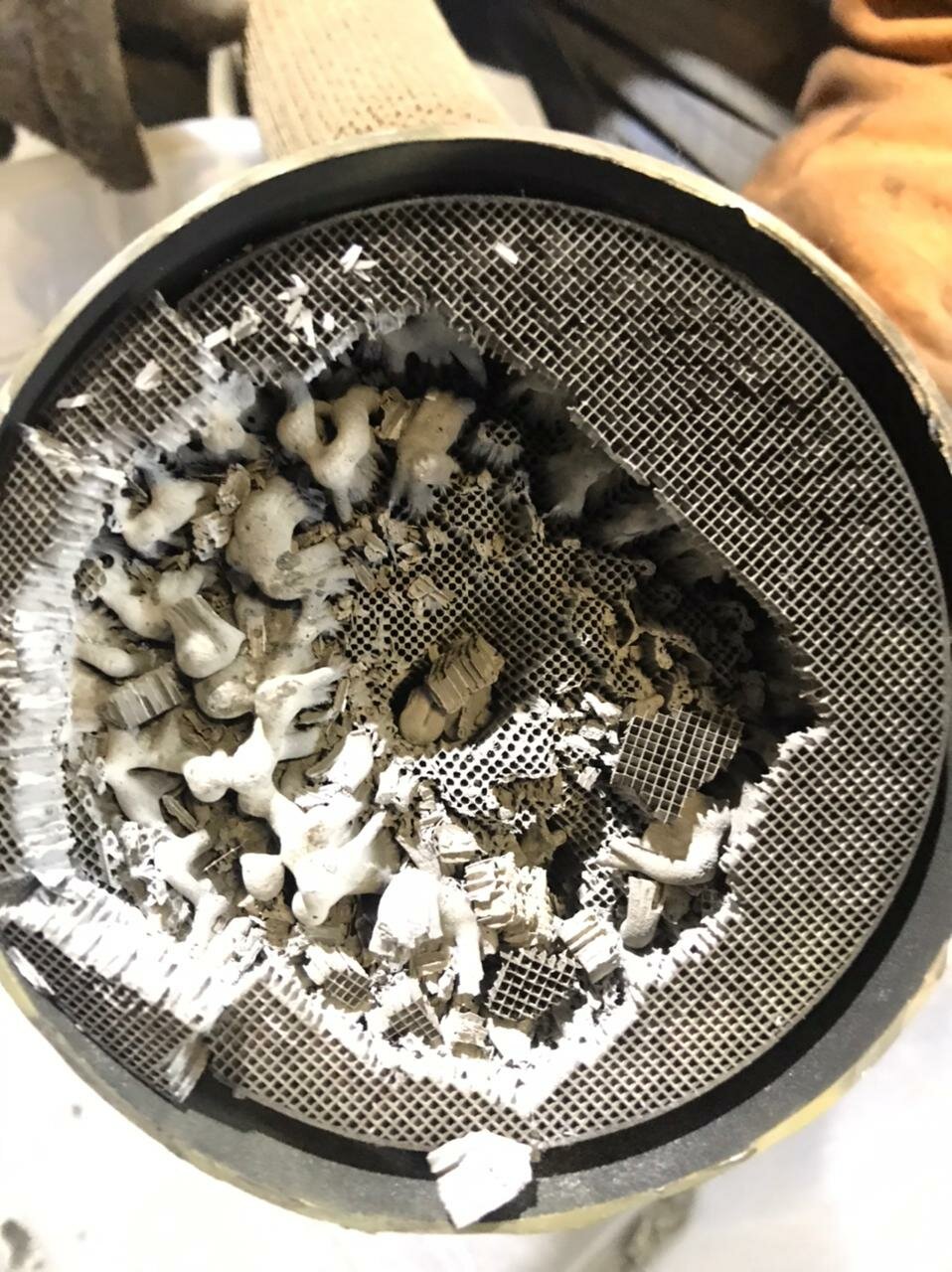 катализатор, оплавленный катализатор, катализатор автомобильный, катализатор рассыпался, развалившийся катализатор