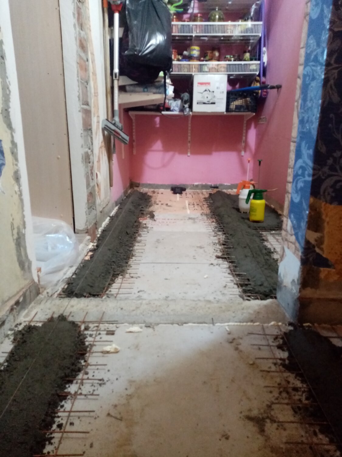 в гараже, пол, балкон, бетонный пол в гараже, отмостка гаража