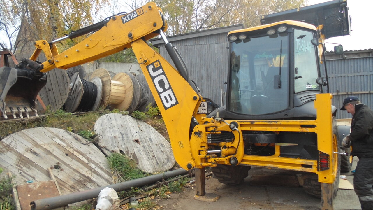 экскаватор погрузчик jcb, погрузчик jcb, jcb 3cx 2 единицы, jcb 3cx нижняя площадка, jcb джисиби 3cx стекло заднее