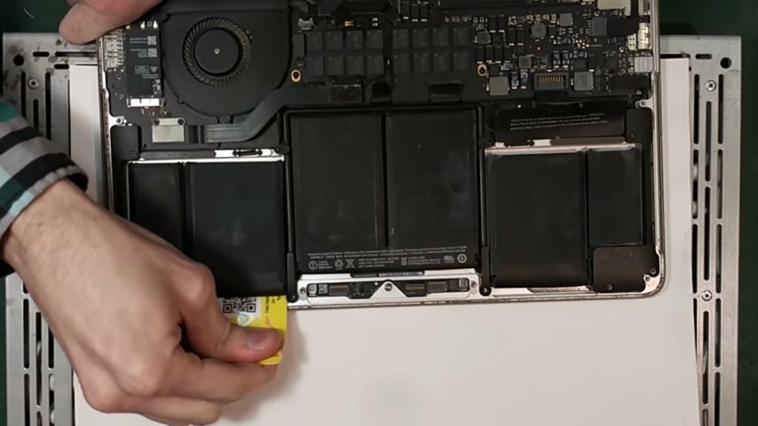 Замена аккумулятора Macbook