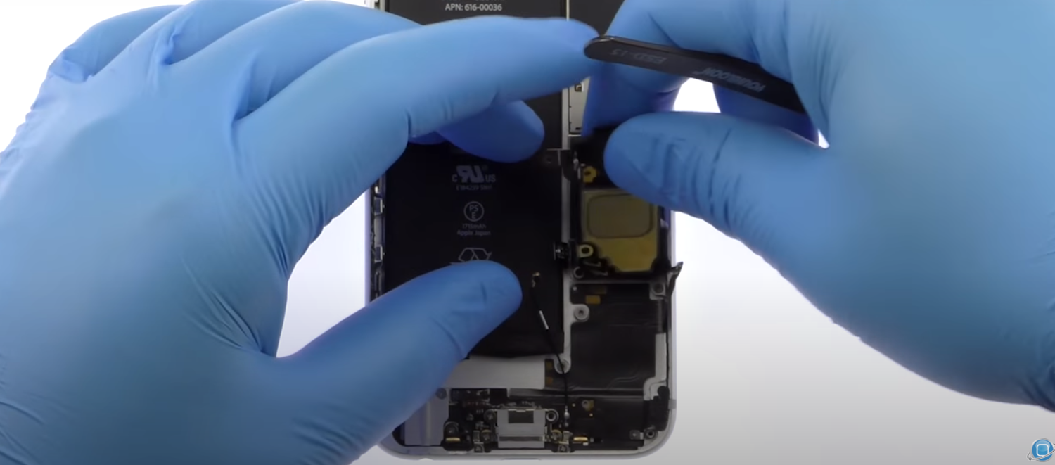 починка камеры iphone 7 plus, iphone 7 replace camera, iphone se запылилась камера изнутри, аккумулятор iphone 7, полный разбор айфон 8