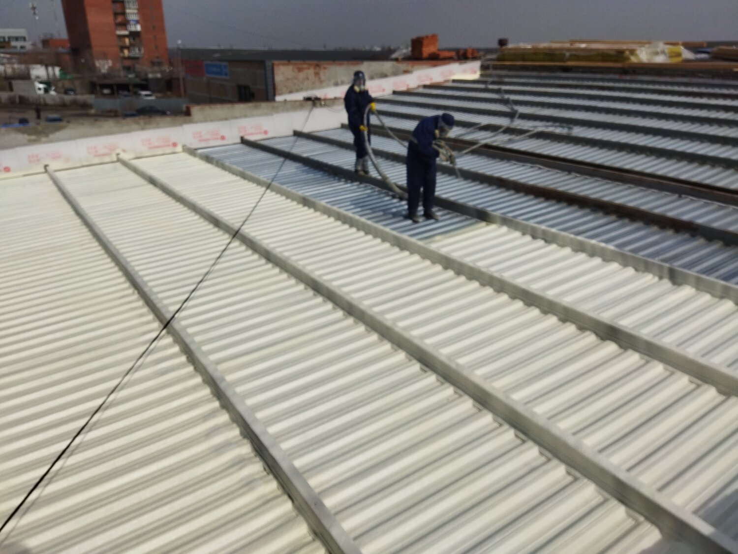 несущий профнастил для кровли, монтаж кровли, профнастил для перекрытий, профлист для перекрытия h50, плоская кровля профнастил