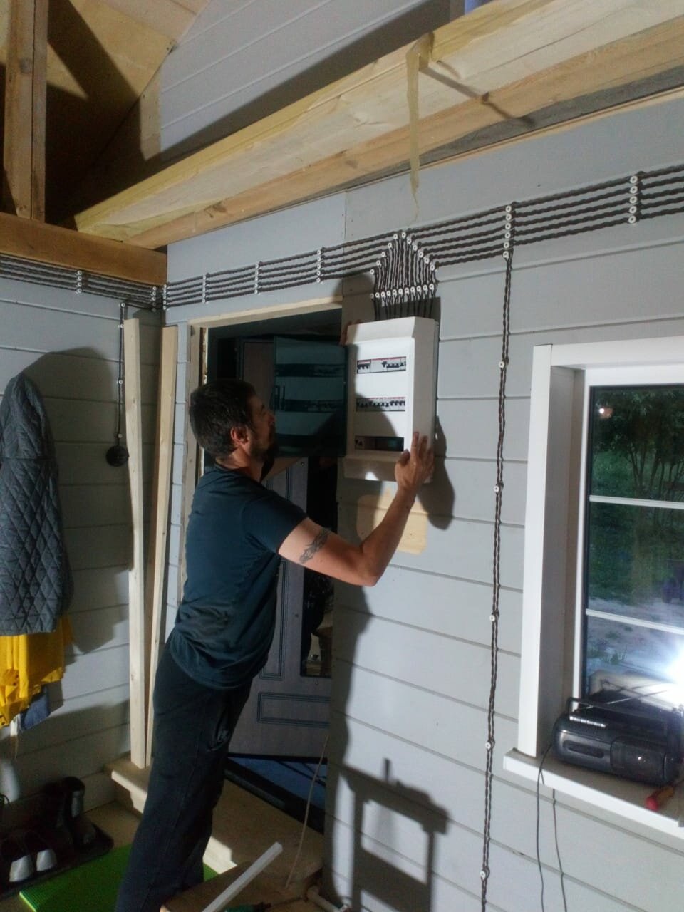 монтаж рольставень на каркас, сайдинг монтаж, потолок на лоджии, garage door opener installation, потолок на балконе