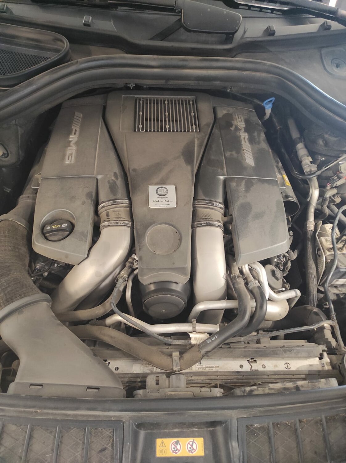 подкапотное пространство g55 amg kompressor, двигатель m157 mercedes, amg двигатель на 222 мерседес, мерседес s63 амг двигатель, мерседес м157