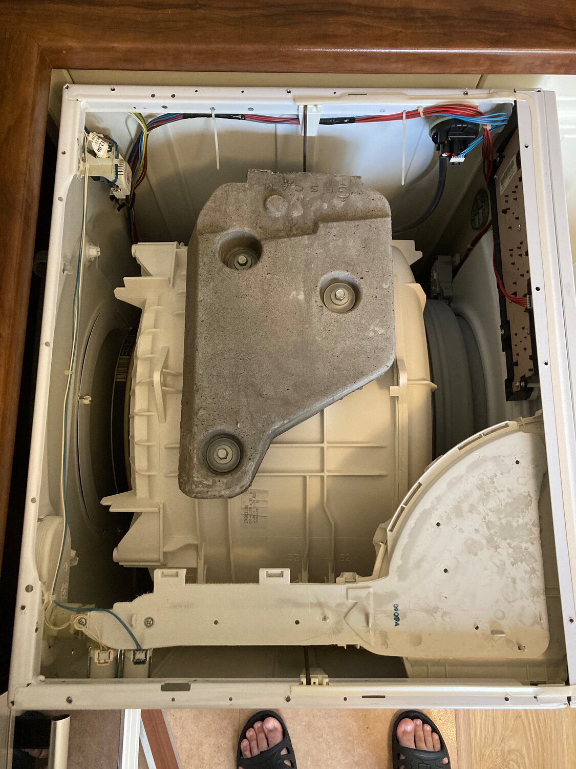 стиральная машина, iwsc 5105 indesit бак, корпус стир машинки, протекает крышка в стиральной машине, стиральная машина канди без верхней крышки