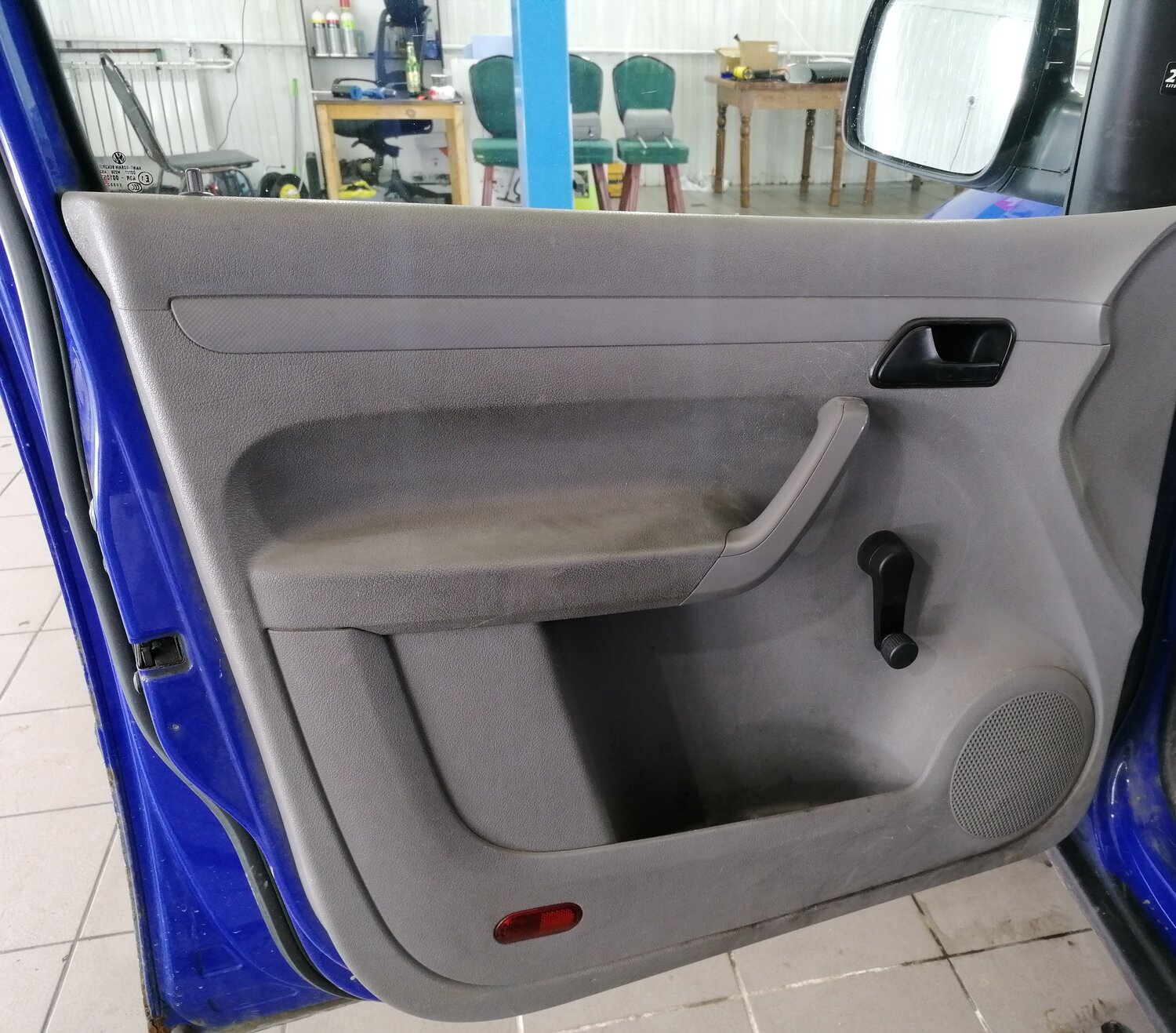 карты дверей volkswagen caddy, дверные карты фольксваген кадди 2008, карты дверей фольксваген кадди 3, дверь внутри фольксваген кадди, дверные карты шкода фабия автозвук