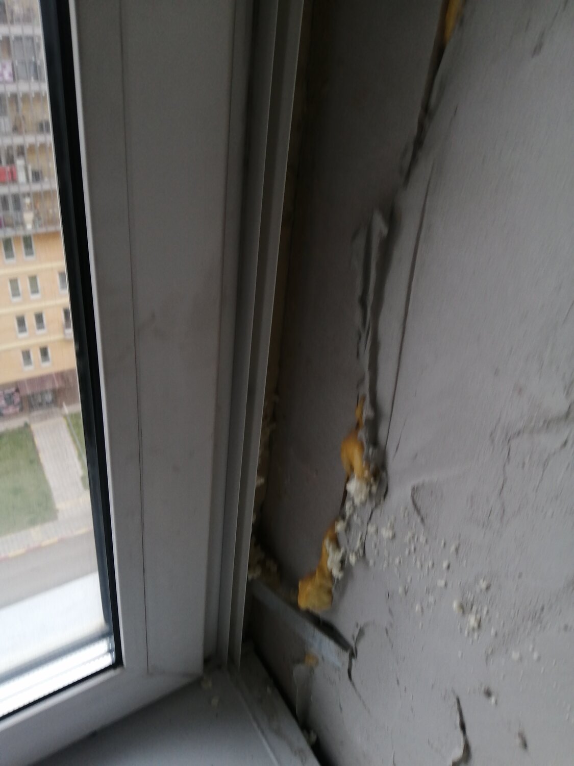 заделка откосов окон, окна, откоса, плесень на откосах окон, пластиковые окна без откосов