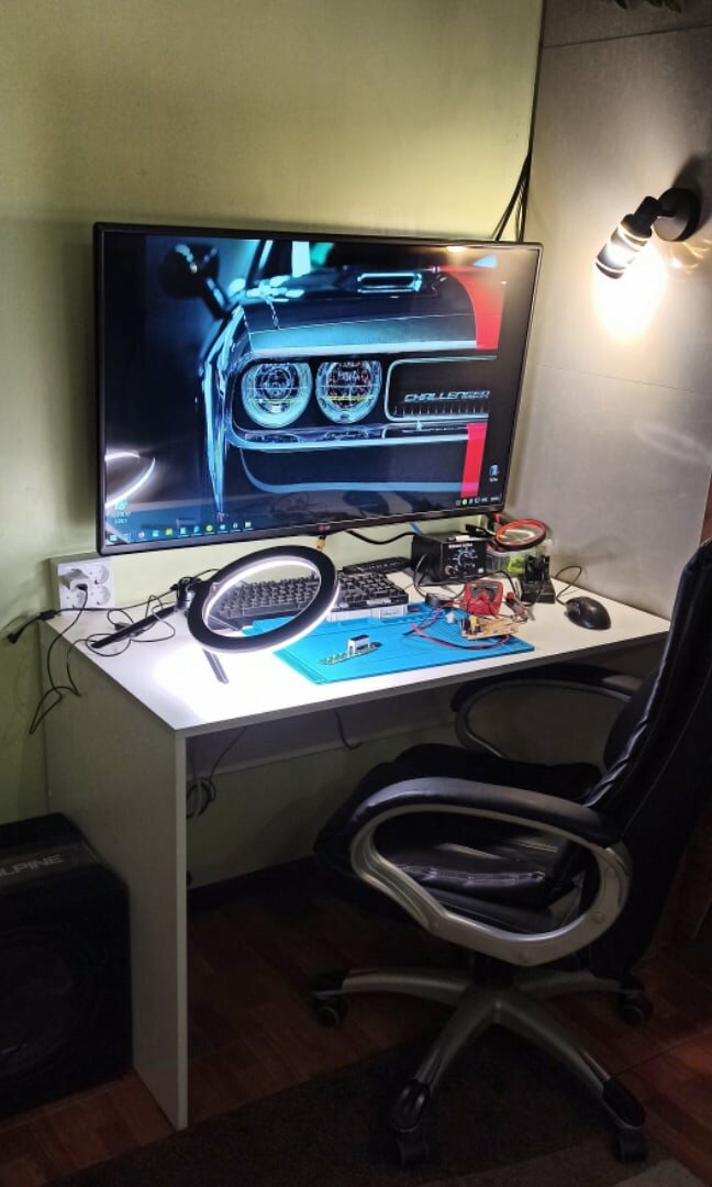 игровая комната геймера, игровой компьютерный стол, геймерские комнаты, игровое место, геймерская комната