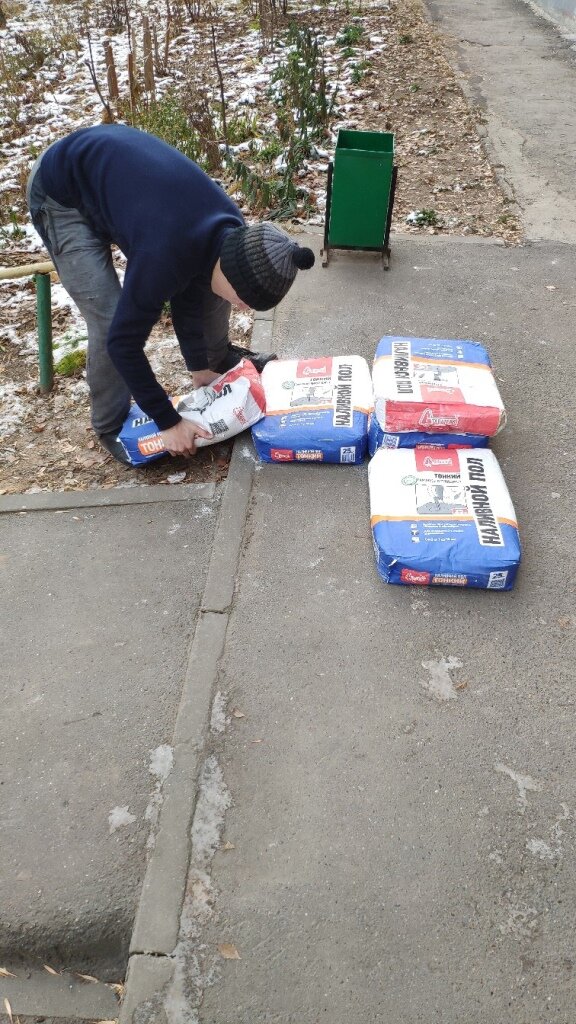 люди, мусор, человек, мусор на полу, синяя помойка