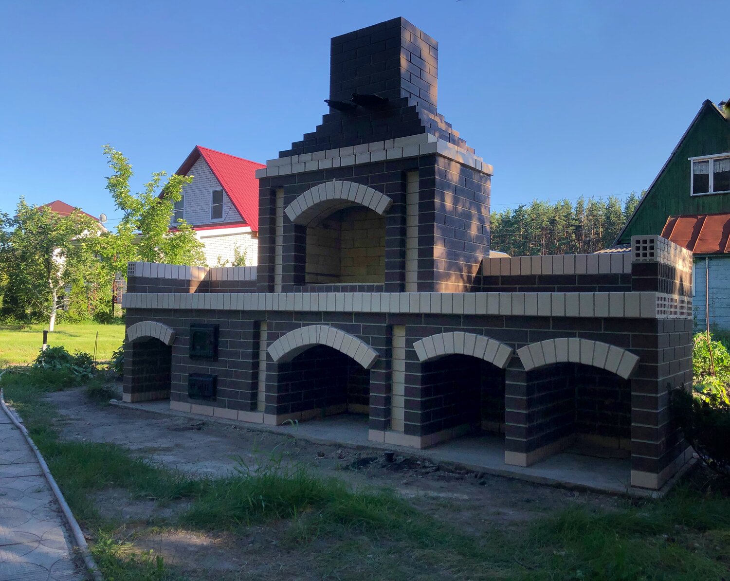 уличный барбекю комплекс, барбекю, печи камины барбекю, барбекю комплекс из фагота, барбекю из темного кирпича