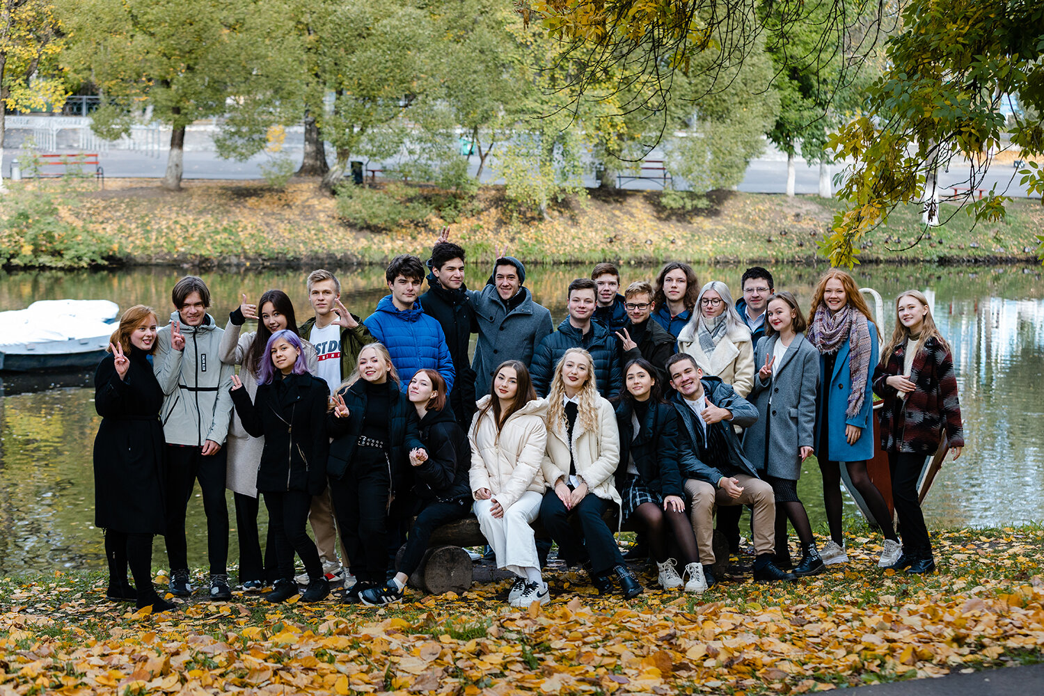 осенняя фотосессия выпускников, люди, человек, групповая фотосессия на природе, гимназия 2 тула. выпуск 2000