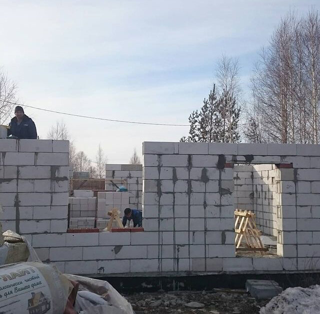 Кладка наружных стен из пенобетонных блоков