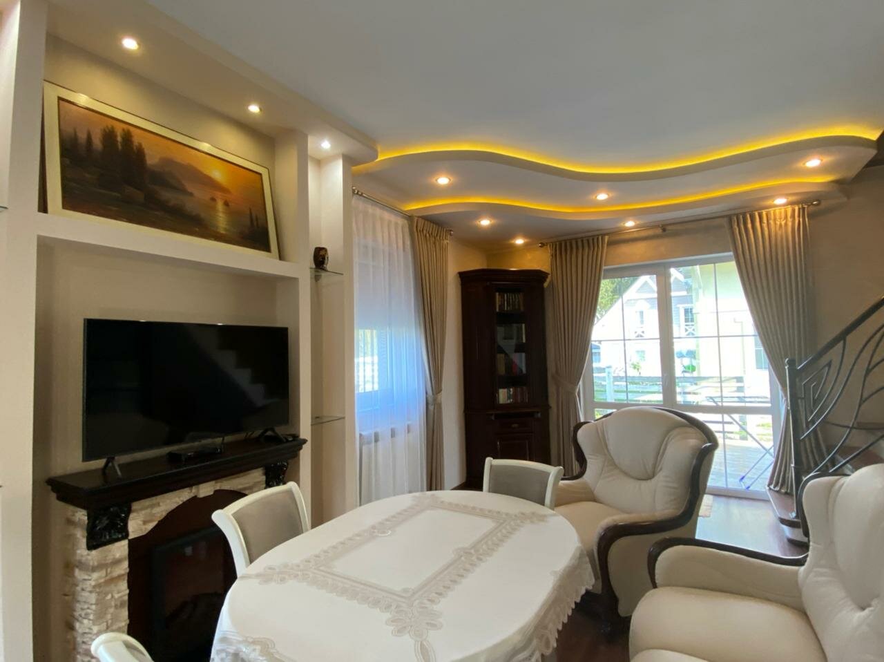 квартира, дизайн квартир, евроремонт, красивые потолки в зал, евроремонт хрущевки зала с двумя окнами