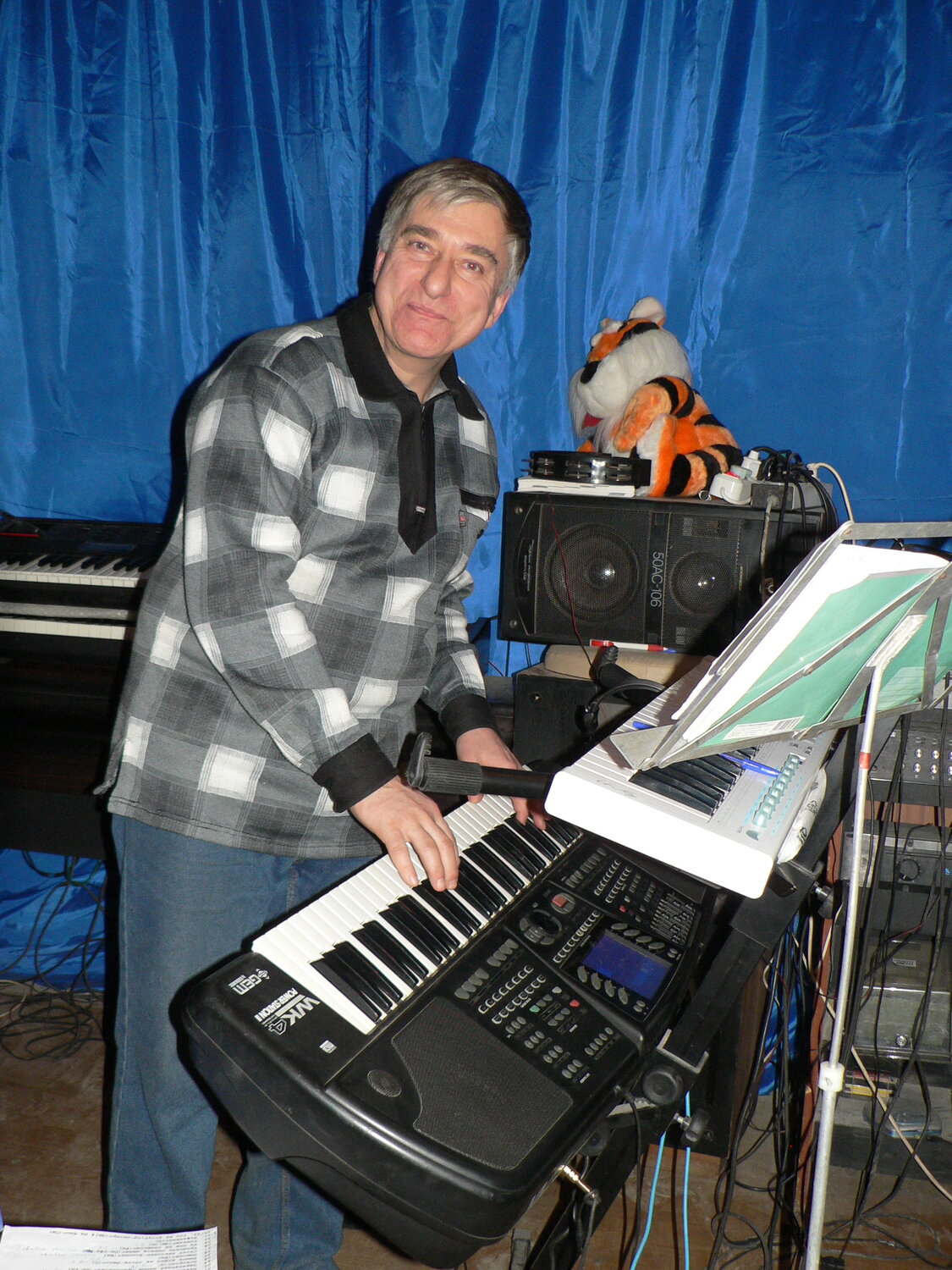 roland, синтезатор, liam howlett синтезатор, роланд е80, музыкант, композитор, аранжировщик