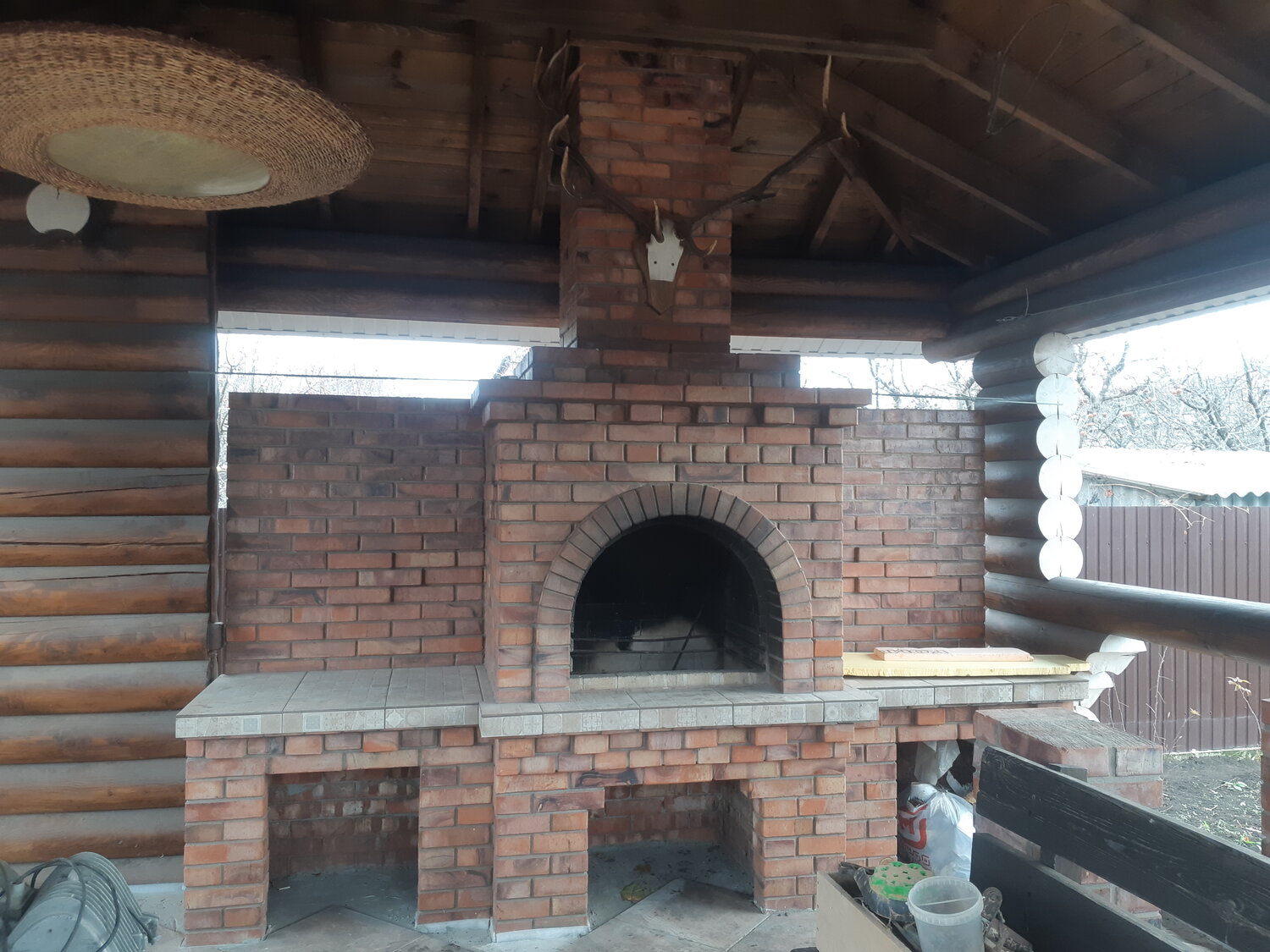 комплекс барбекю, барбекю печи, кирпичный мангал в беседке, печные комплексы барбекю, барбекю комплекс с русской печкой