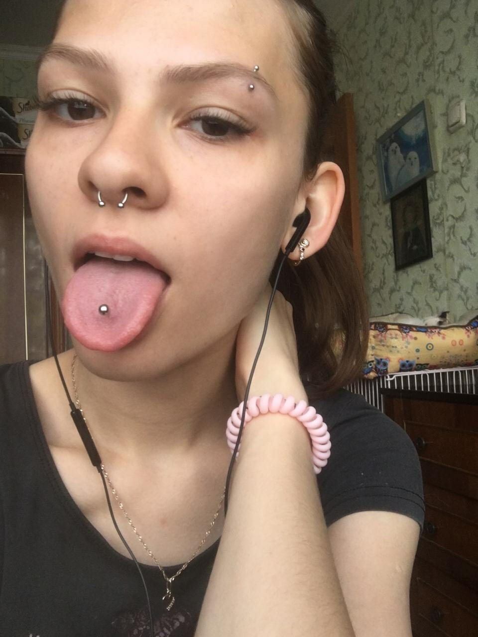 пирсинг, прокол языка, пирсинг щеки, септум, боковой прокол языка