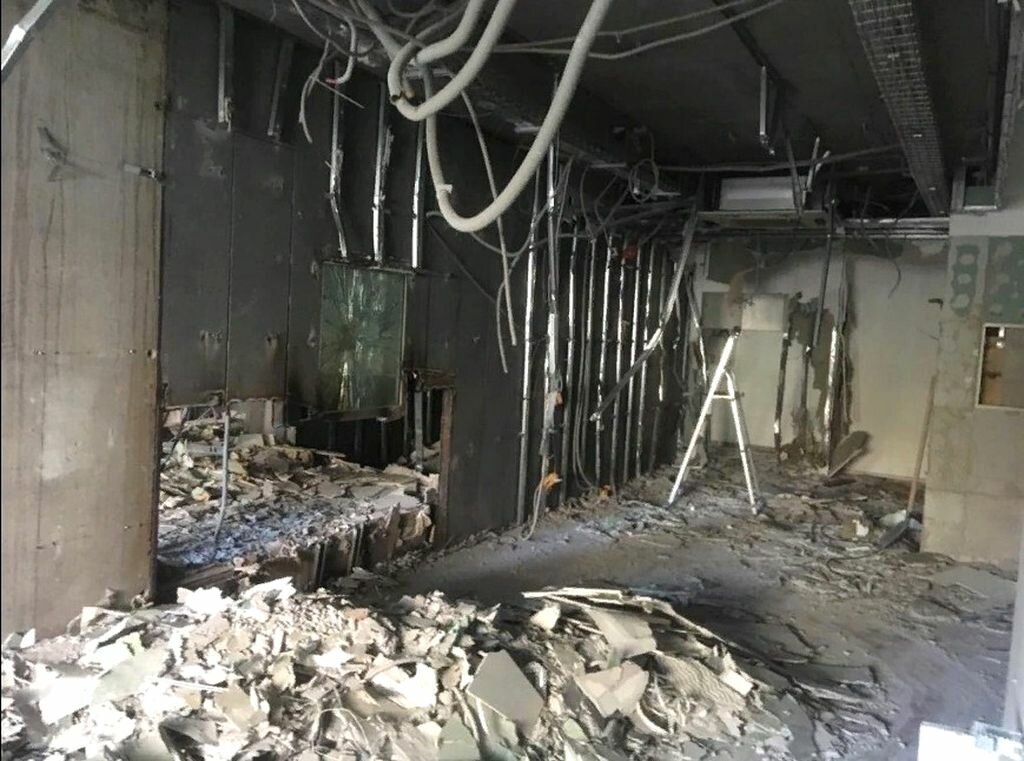 зимняя вишня кемерово пожар внутри, зимняя вишня кемерово после пожара, пожар в зимней вишне, зимняя вишня кемерово пожар, здание