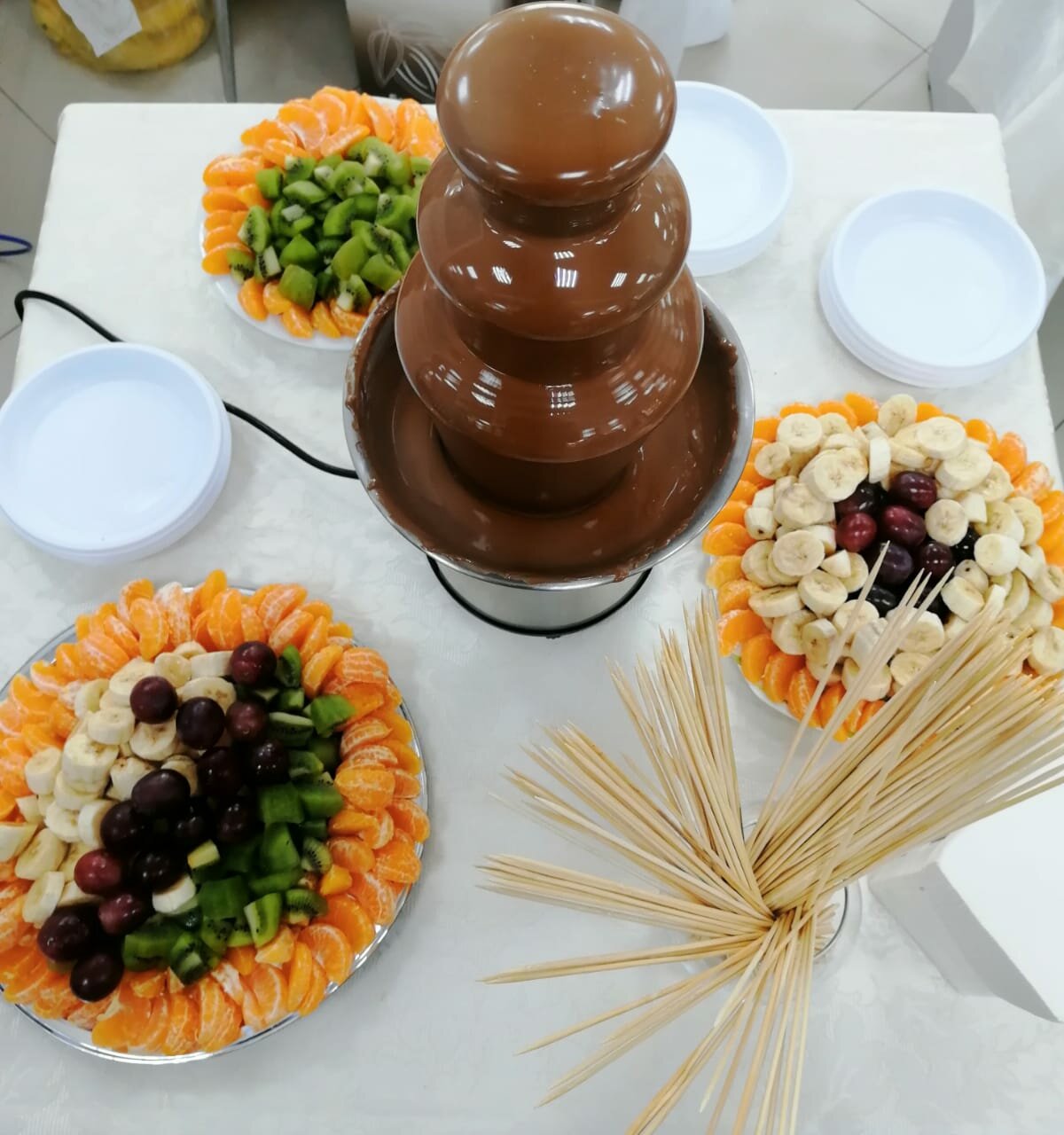праздничный стол, еда, нарезка, фруктовая, шоколадный фонтан