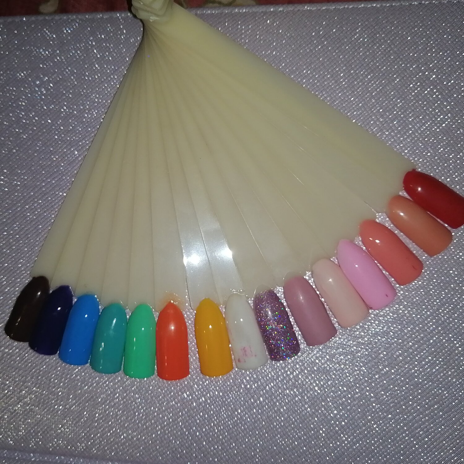 гель лак, типсы с гель лаком, ногти, палитра на типсах, лак