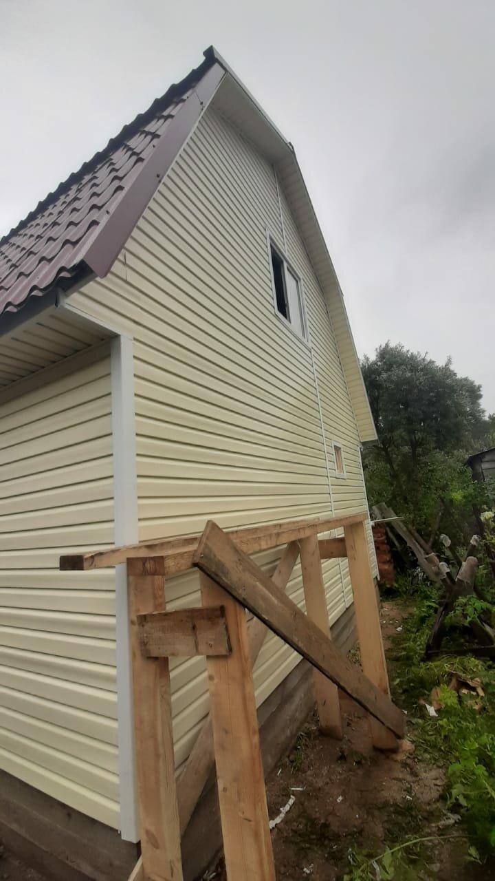 Монтаж фасада из винилового сайдинга