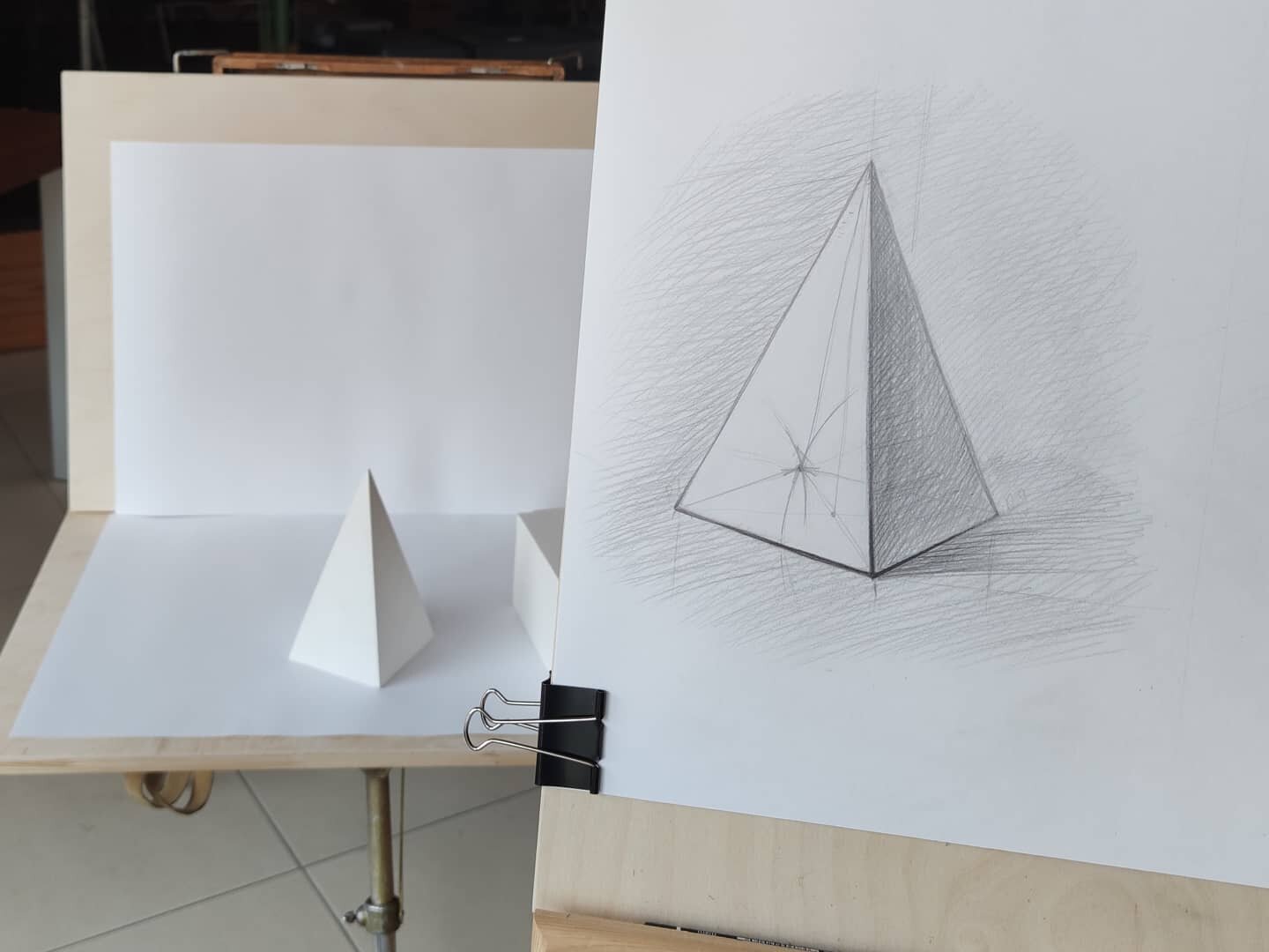 рисунок, геометрические фигуры, пирамида академический рисунок, пирамида карандашом поэтапно, гипсовые геометрические фигуры