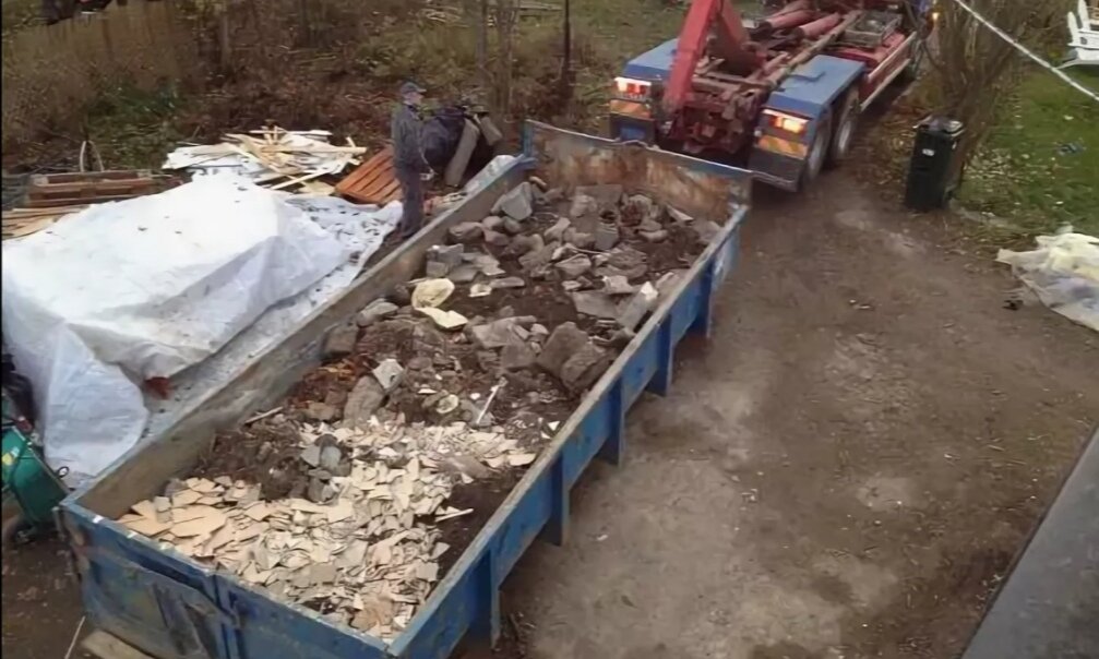 вывоз мусора 27 м3, фундамент из жб шпал, уборка территории, дачная, мусор