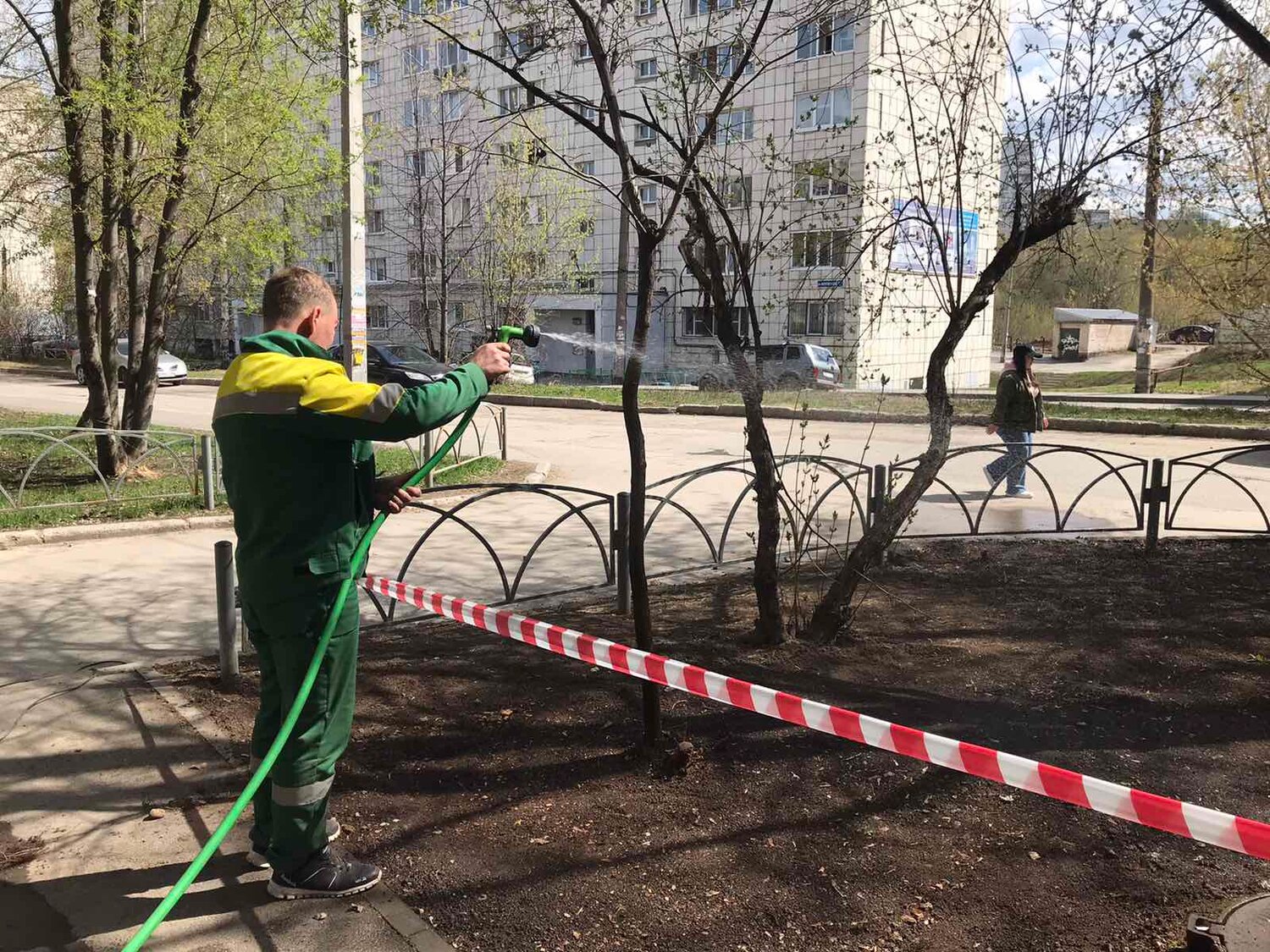 двор, на детской площадке, прогулка на детской площадке, детская площадка, входы на детскую площадку от дороги