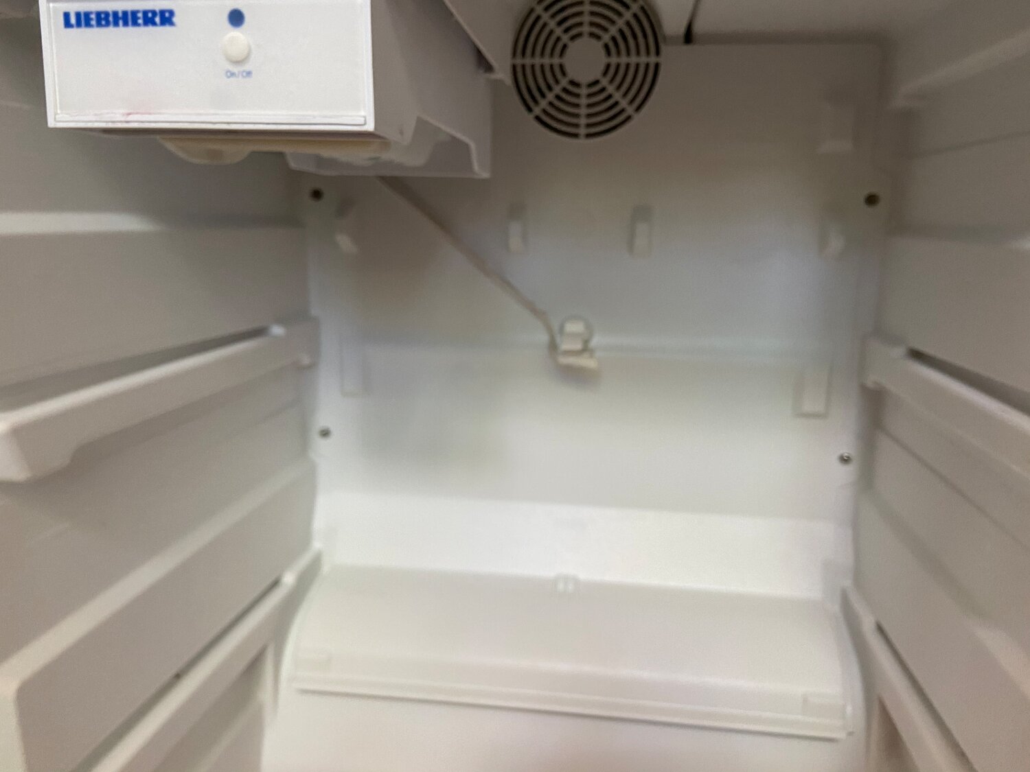 холодильник либхер, бытовая техника холодильник, холодильник, вентиляционные отверстия холодильника бош, бытовая техника