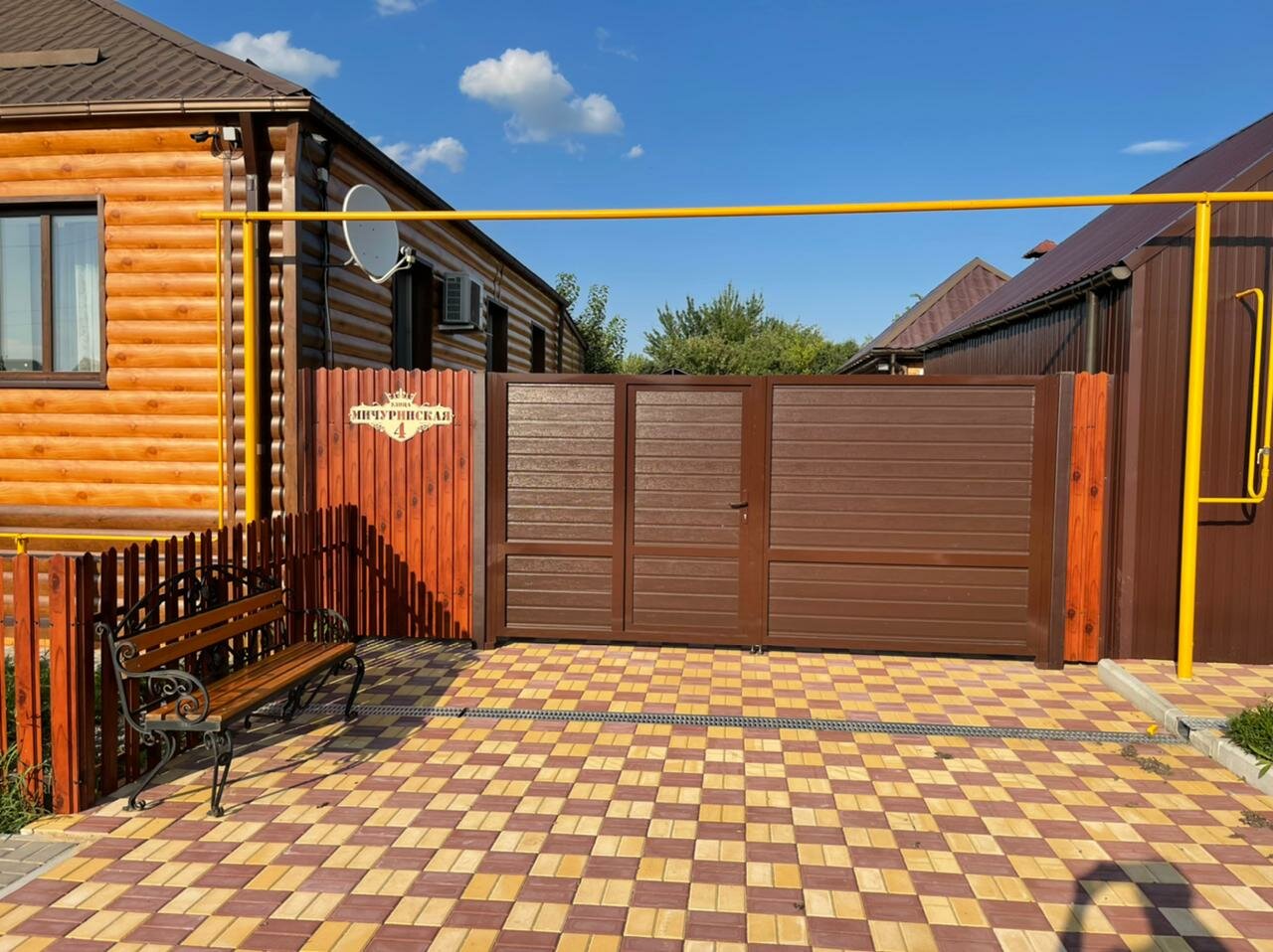 забор калитка, заборы для частного, труженик моря голубицкая, уличные ворота, ворота