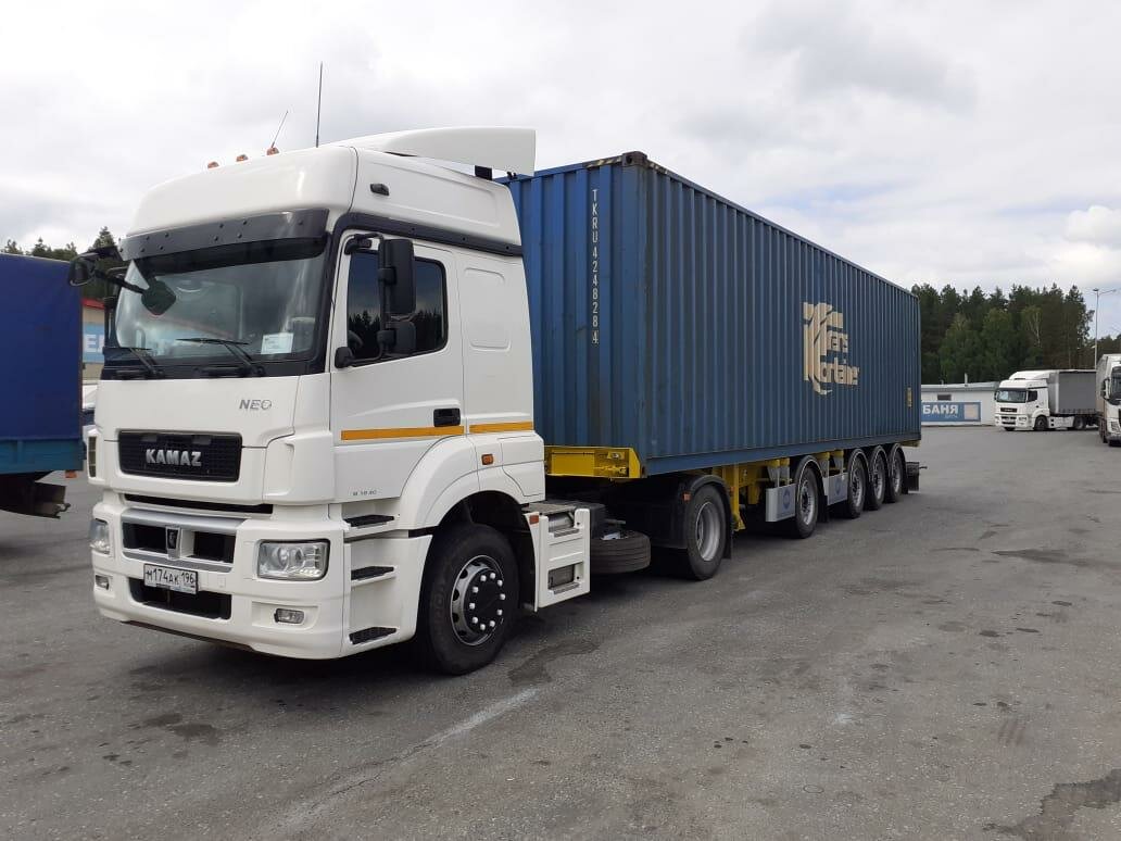 камаз 5490 с полуприцепом, камаз 5490 рефрижератор, камаз-5490, камаз 5490 сцепка, камаз 5490 с полуприцепом контейнеровоз