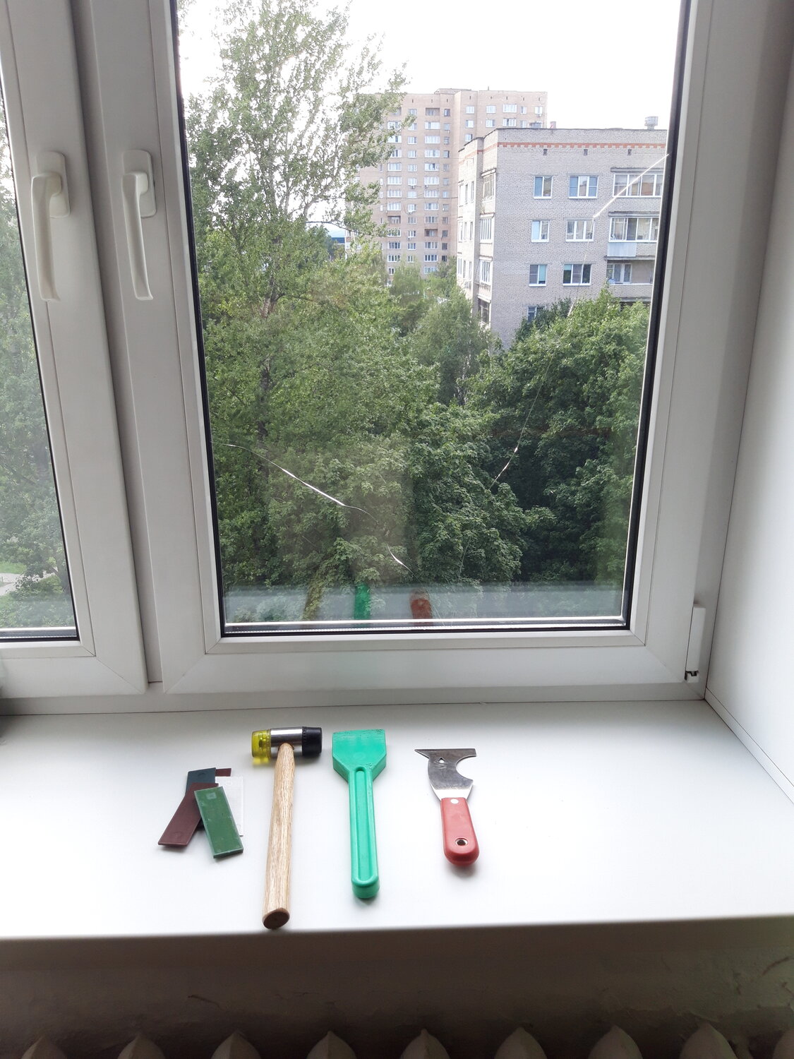 пластиковое окно, окна, монтаж подоконника и откосов, утеплить подоконник пластикового окна, вставка стеклопакетов в пластиковую раму
