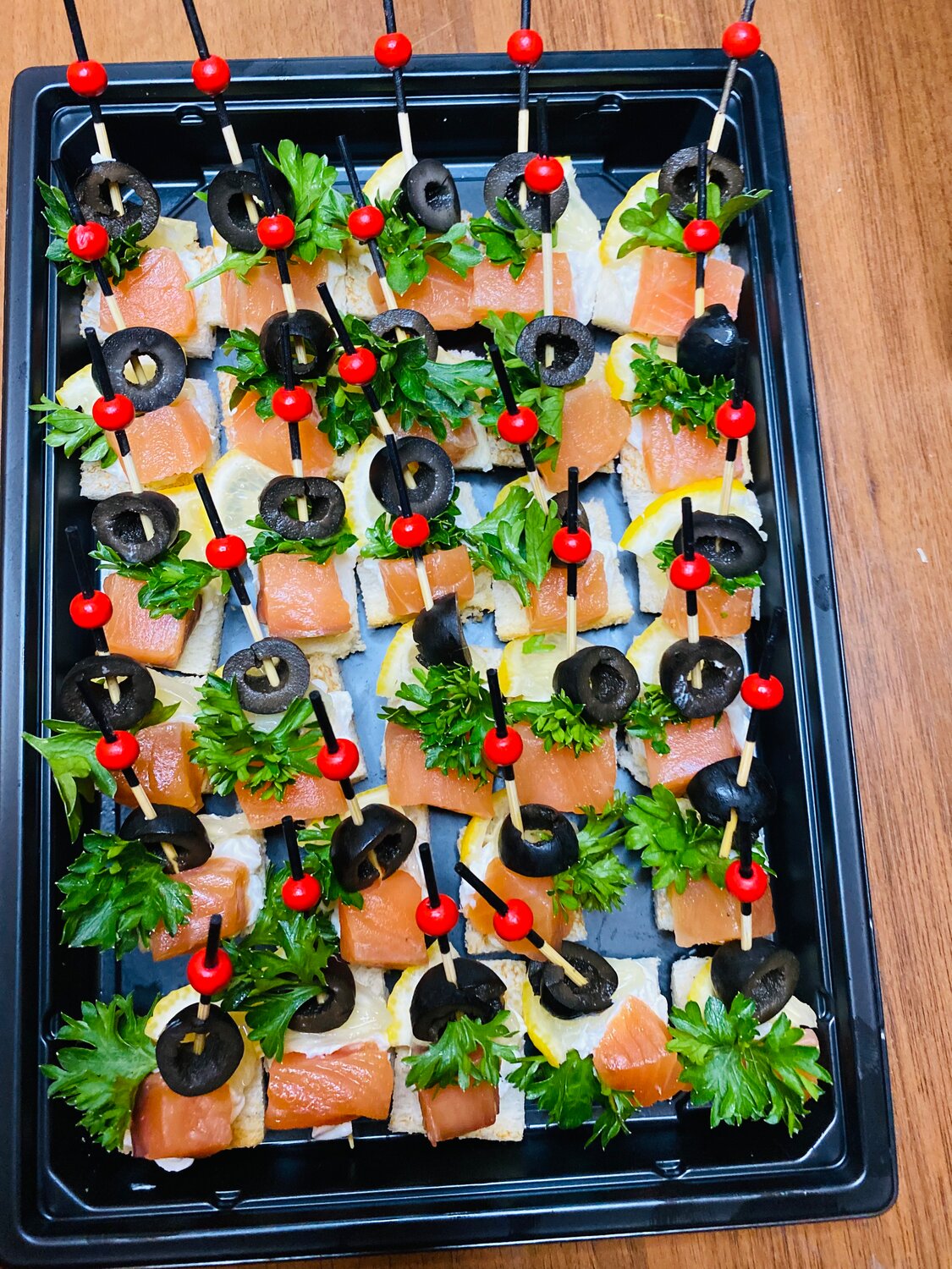 канапе для фуршета со шпротами, праздничные закуски, закуски мини бутерброды, закуска, мини закуски для фуршета