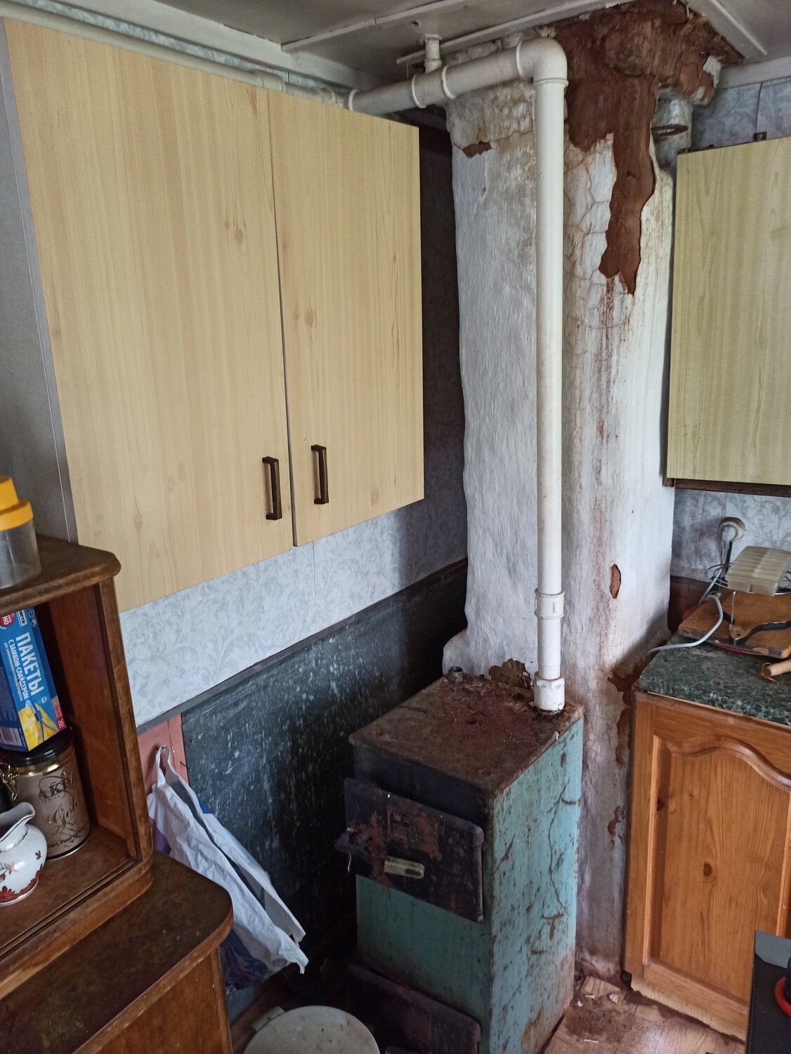 печь в деревенском доме, деревня авдотьино -кольчугинский район-продажа дачи, дача, печь для деревенской бани с баком для воды, печка в гараж