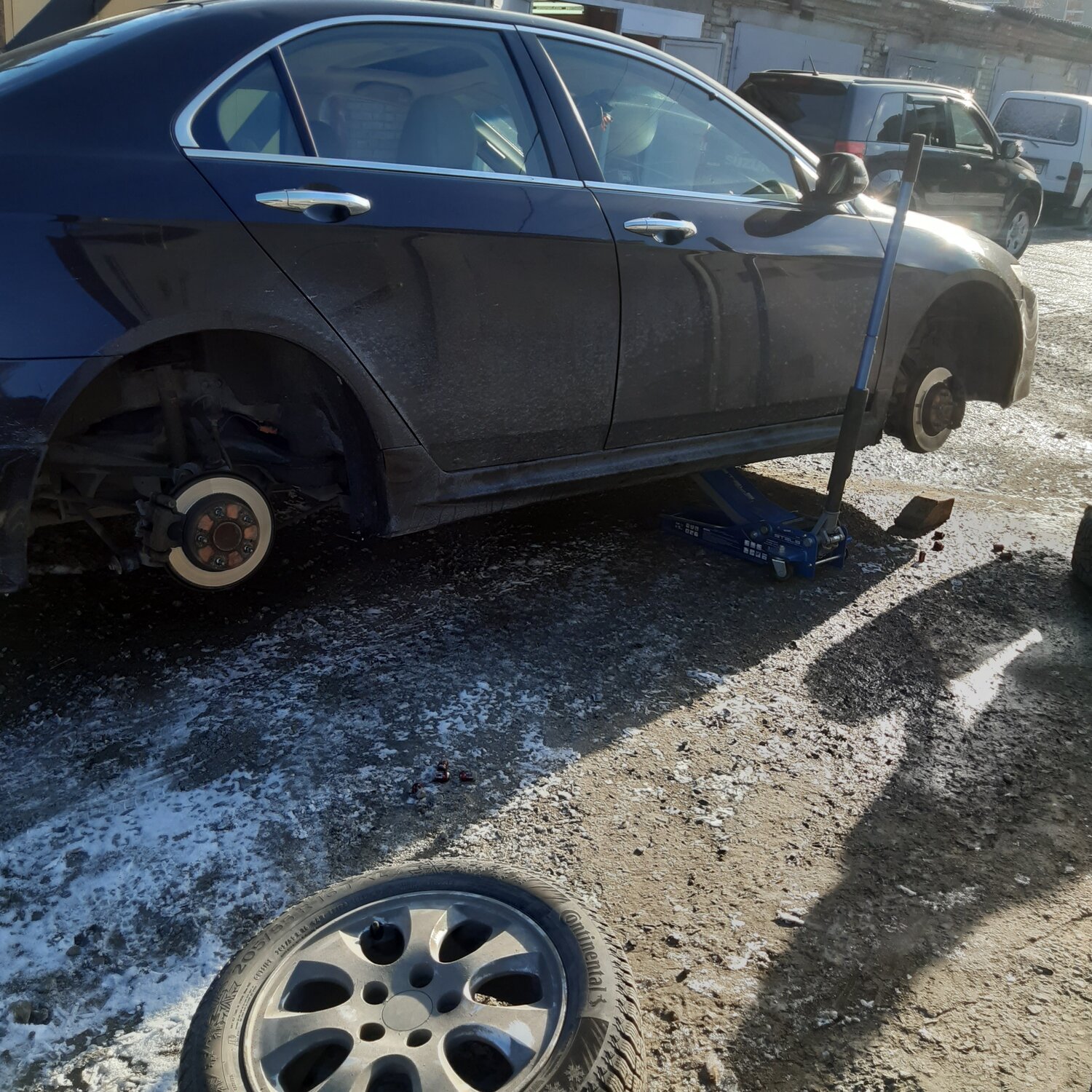 автомобиль, авто, пробитые колеса мазда 6, мазда 6 погнутый диск, машин