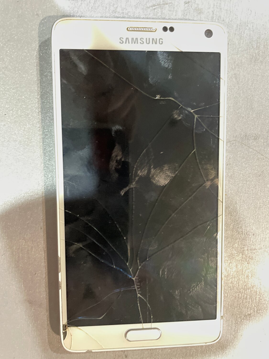 samsung j5 разбитый, samsung, samsung j120 разбит, мобильный телефон, meizu m5 разбитый