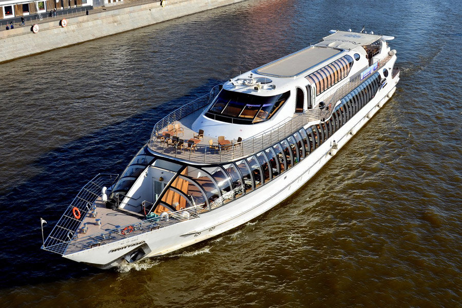 теплоход москва река рэдиссон, прогулочный теплоход по москве реке рэдиссон, яхта фердинанд рэдиссон флотилия, водный транспорт, яхта примавера рэдиссон флотилия