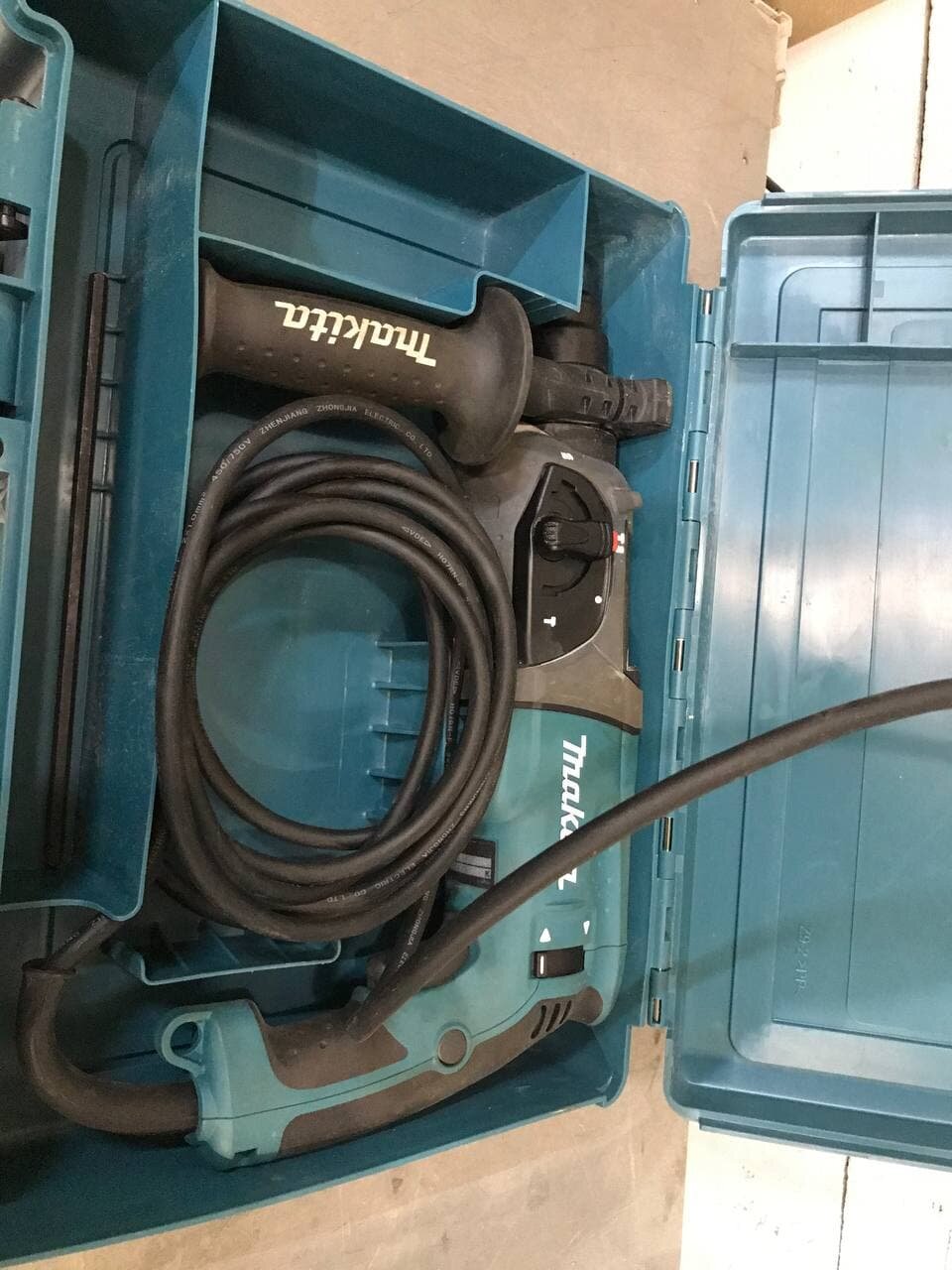 перфоратор макита, перфоратор makita, перфоратор макита 1300w, перфоратор makita hr 2470, перфоратор макита hr2470ft рукоятка