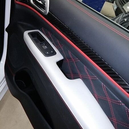 салон автомобилей, seat leon карбоновый салон, gle coupe салон карбон, тюнинг салона автомобиля, amg gt 4 door красный салон