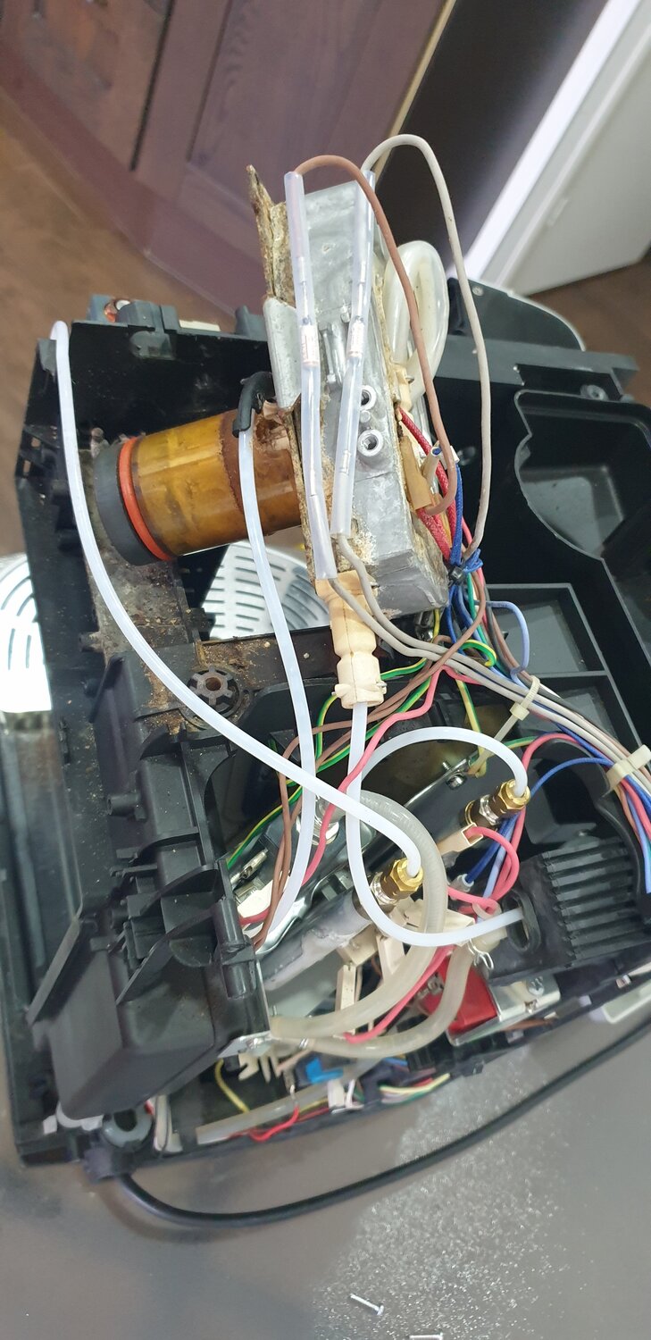 delonghi кофемашина, сломанная кофемашина, встраиваемая кофемашина, ремонт кофемашин, кофемашина