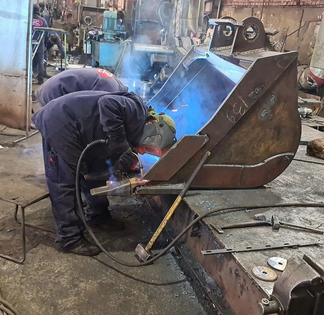сварка ковша экскаватора, уп сварка, футеровка ковша экскаватора, сварка ковша, скальный ковш