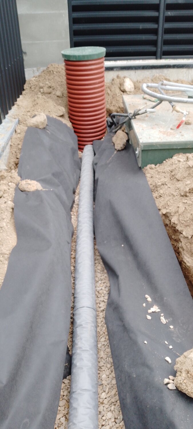 дренаж участка, дренажная система корсис, дренажная система, дренажная труба для септика, дренажная труба в геотекстиле